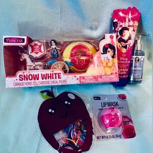 Disney Snow White Carriage and Doll Playset with Accessories